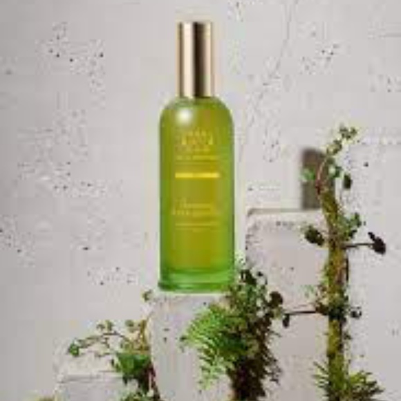 Tata Harper Hydrating Flora Essence - Picture 3 of 4